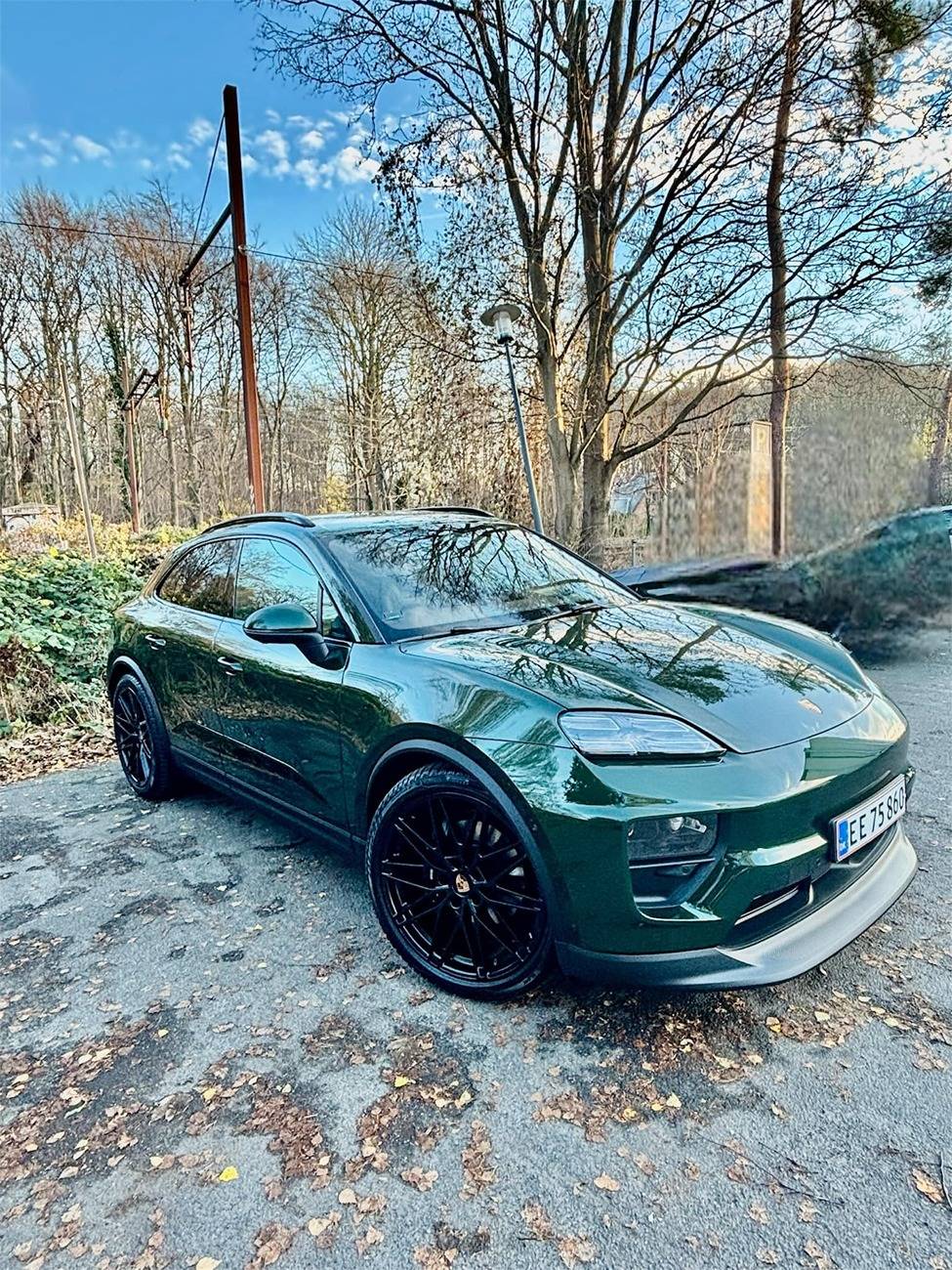 Electric Macan EV OAK GREEN Macan EV Photos Thread Macan EV Oak Green Truffle Brown leather 22%22 inch Black Spyders 2