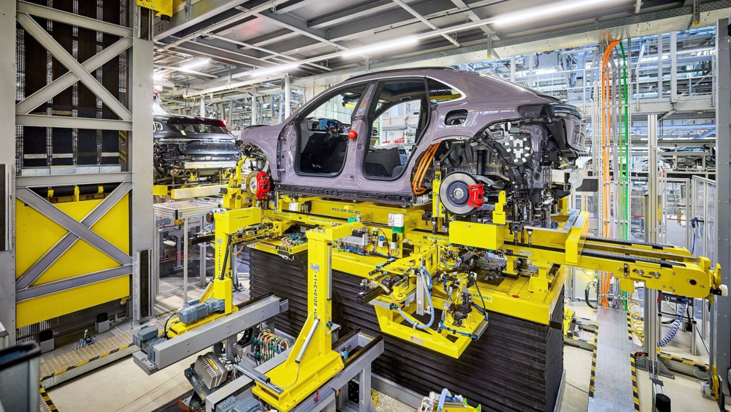 Macan EV Start of Macan EV production at Leipzig Factory Montage_Hochzeit_2