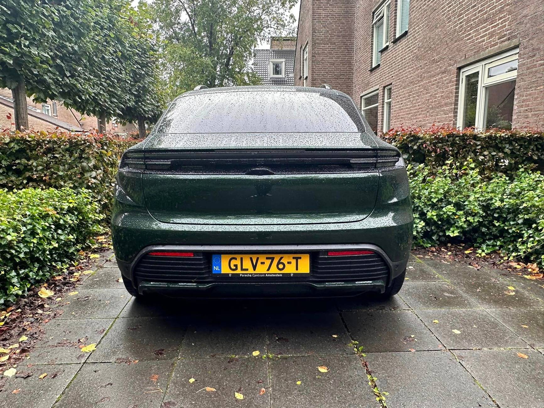 Electric Macan EV OAK GREEN Macan EV Photos Thread Oak Green 2024 Macan EV with 22%22 inch black rs spyder wheels 3