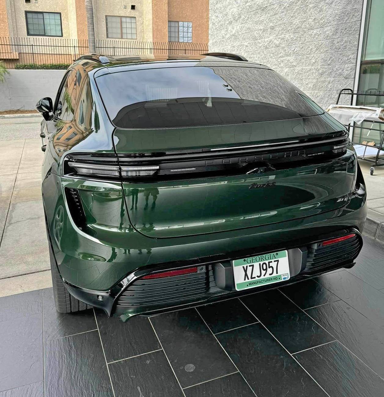 Macan EV OAK GREEN Macan EV Photos Thread oak green 2024 macan turbo ev electric limestone beiege interior 2