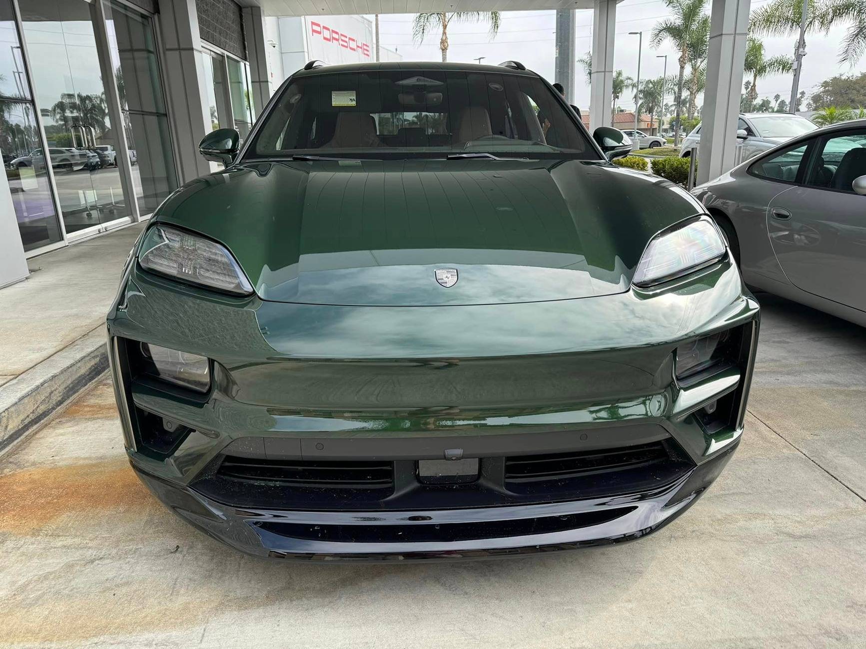 Macan EV OAK GREEN Macan EV Photos Thread oak green 2024 macan turbo ev limestone beige