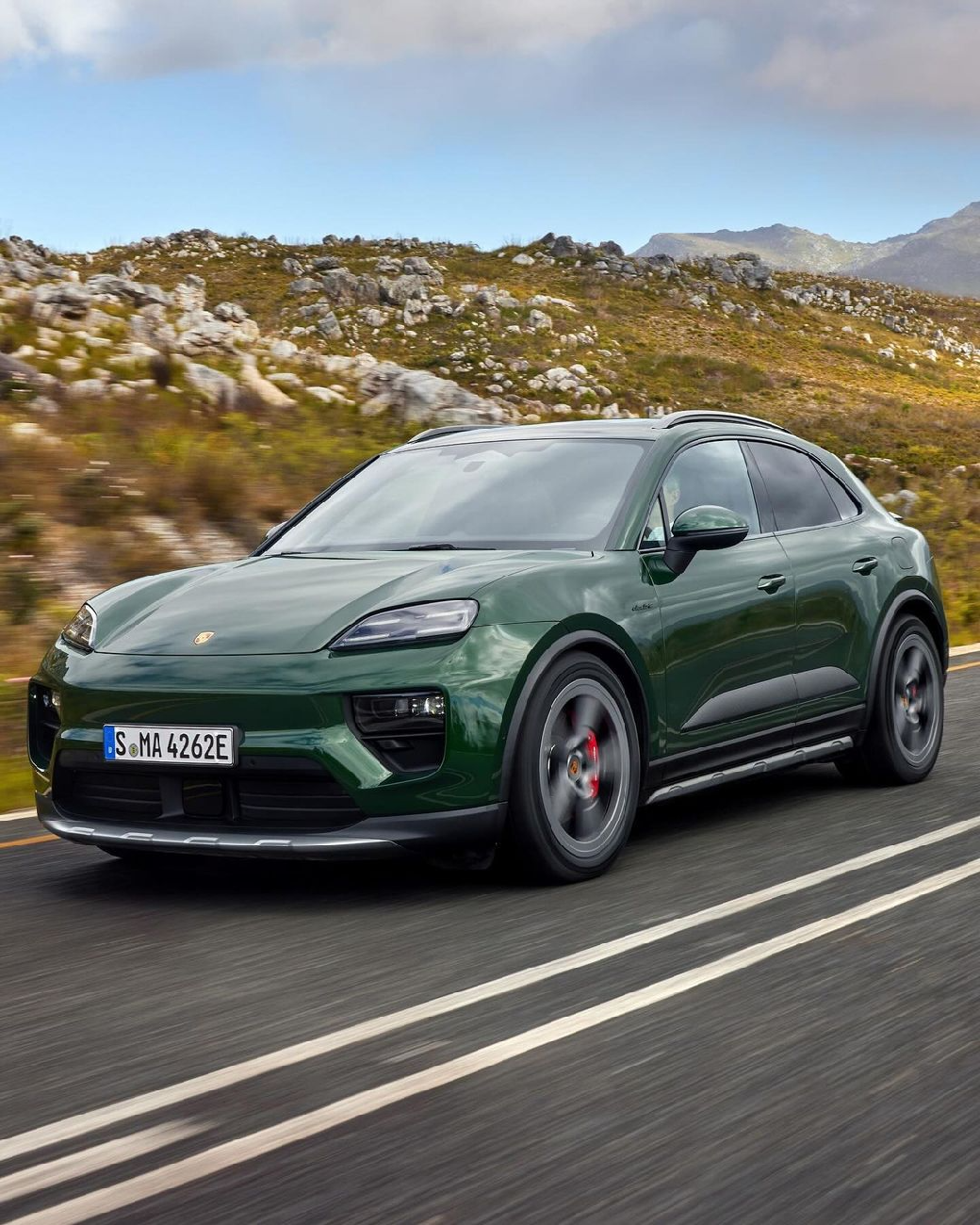 Macan EV OAK GREEN Macan EV Photos Thread Oak Green Electric Macan EV Electric3