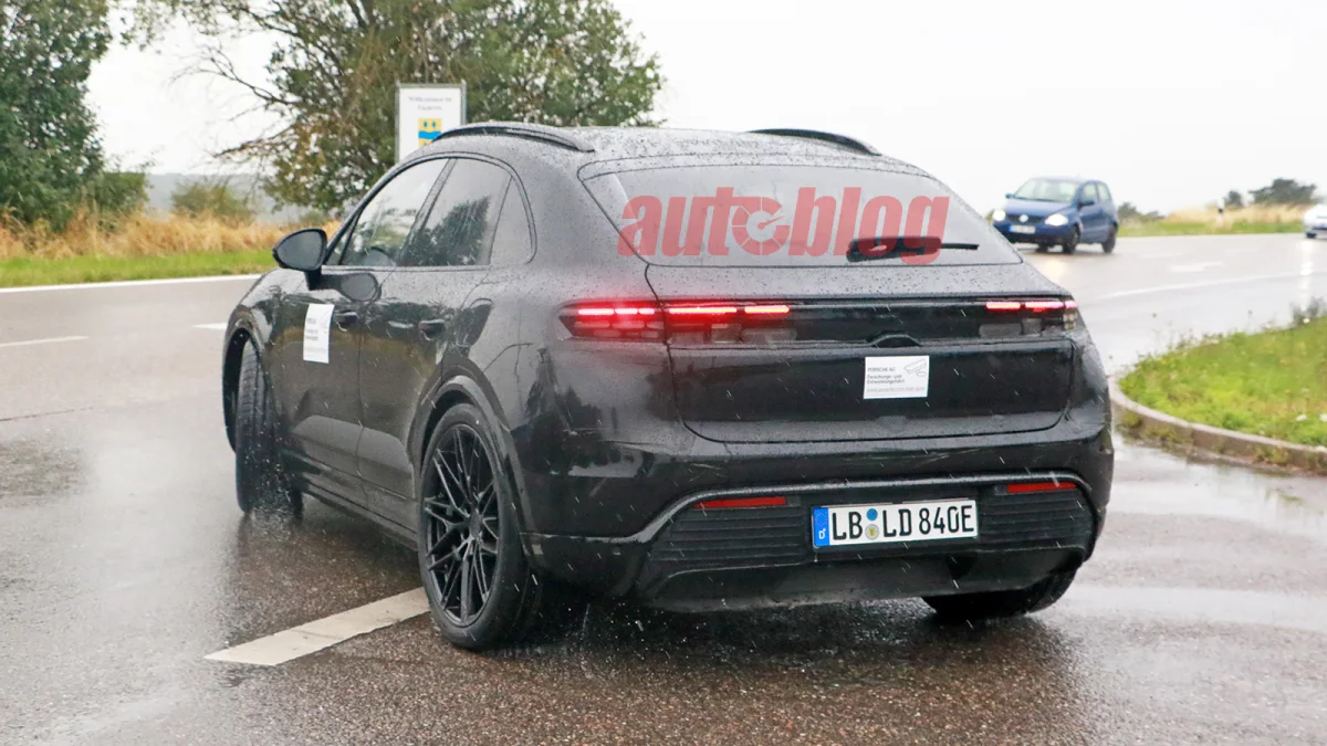 Macan EV Macan EV spotted nearly undisguised Porsche-Macan-EV-drops-camo-33-copy