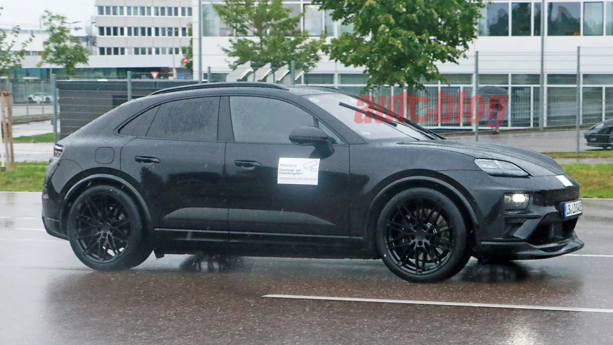 Macan EV Macan EV spotted nearly undisguised Porsche-Macan-EV-drops-camo-5-copy