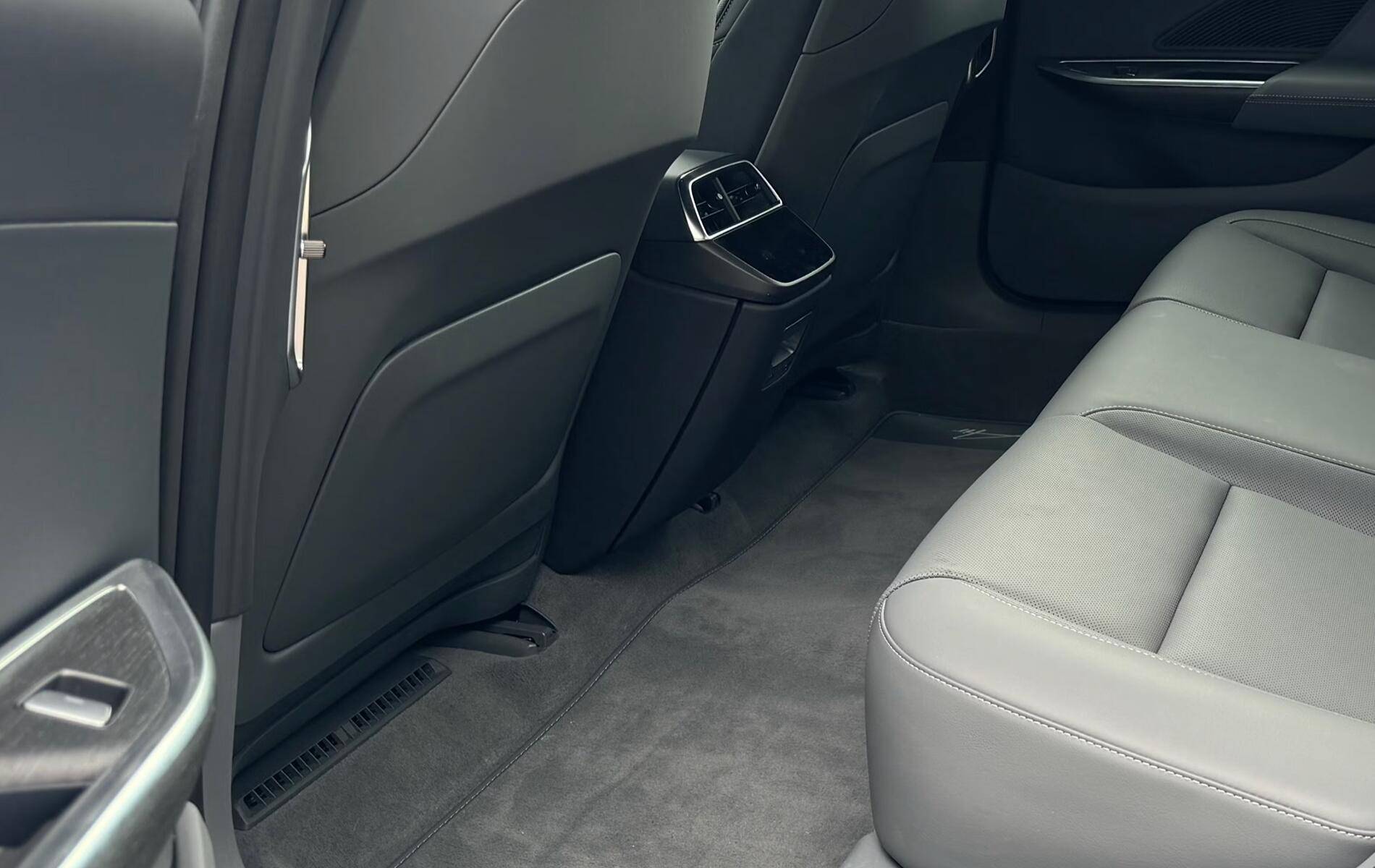 Electric Macan EV Unprotected cheap floor vent... Screenshot 2024-10-26 at 21.05.08