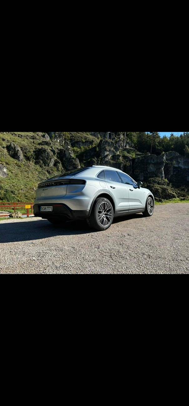 Electric Macan EV Picture of Macan EV with 20" inch Macan S alloy wheels, CANT FIND! Screenshot_20241007_233627_Gallery