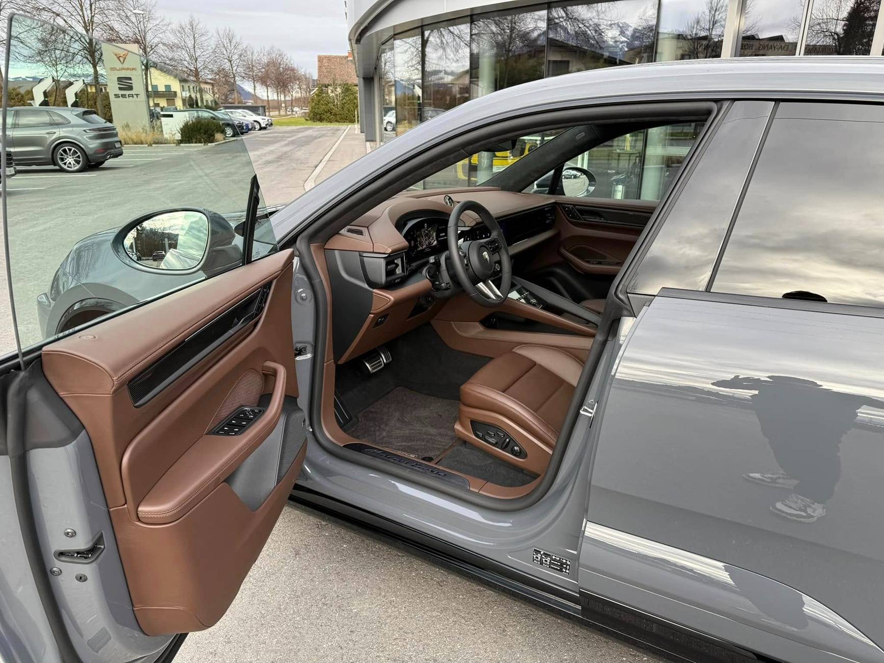 Electric Macan EV Slate Grey Neo + Truffle Brown Full Interior on Macan Turbo EV is the chef's kiss 👨🏻‍🍳 Slate Grey Neo + Truffle Brown Full Interior on Macan EV2