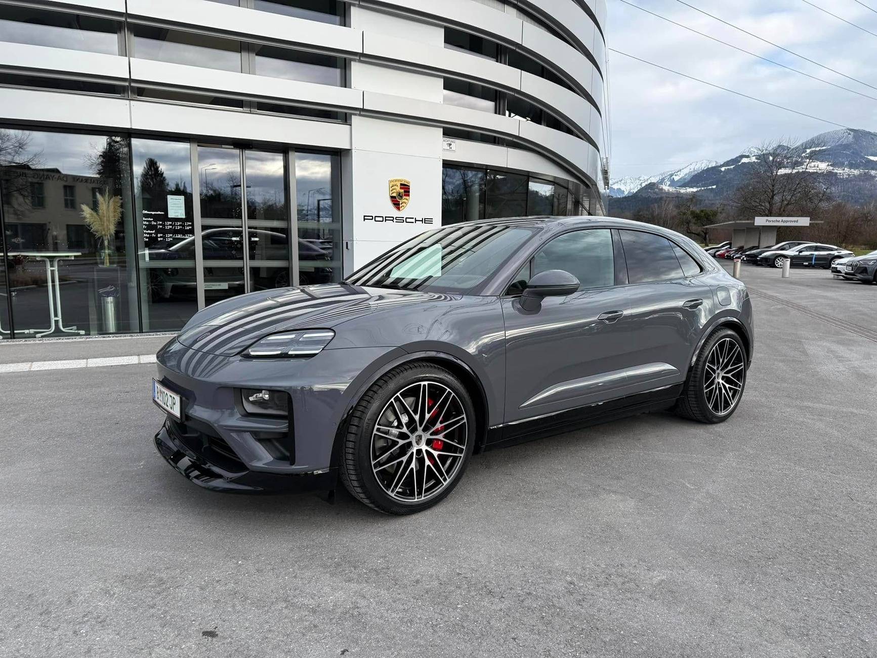 Electric Macan EV Slate Grey Neo + Truffle Brown Full Interior on Macan Turbo EV is the chef's kiss 👨🏻‍🍳 Slate Grey Neo + Truffle Brown Full Interior on Macan EV5