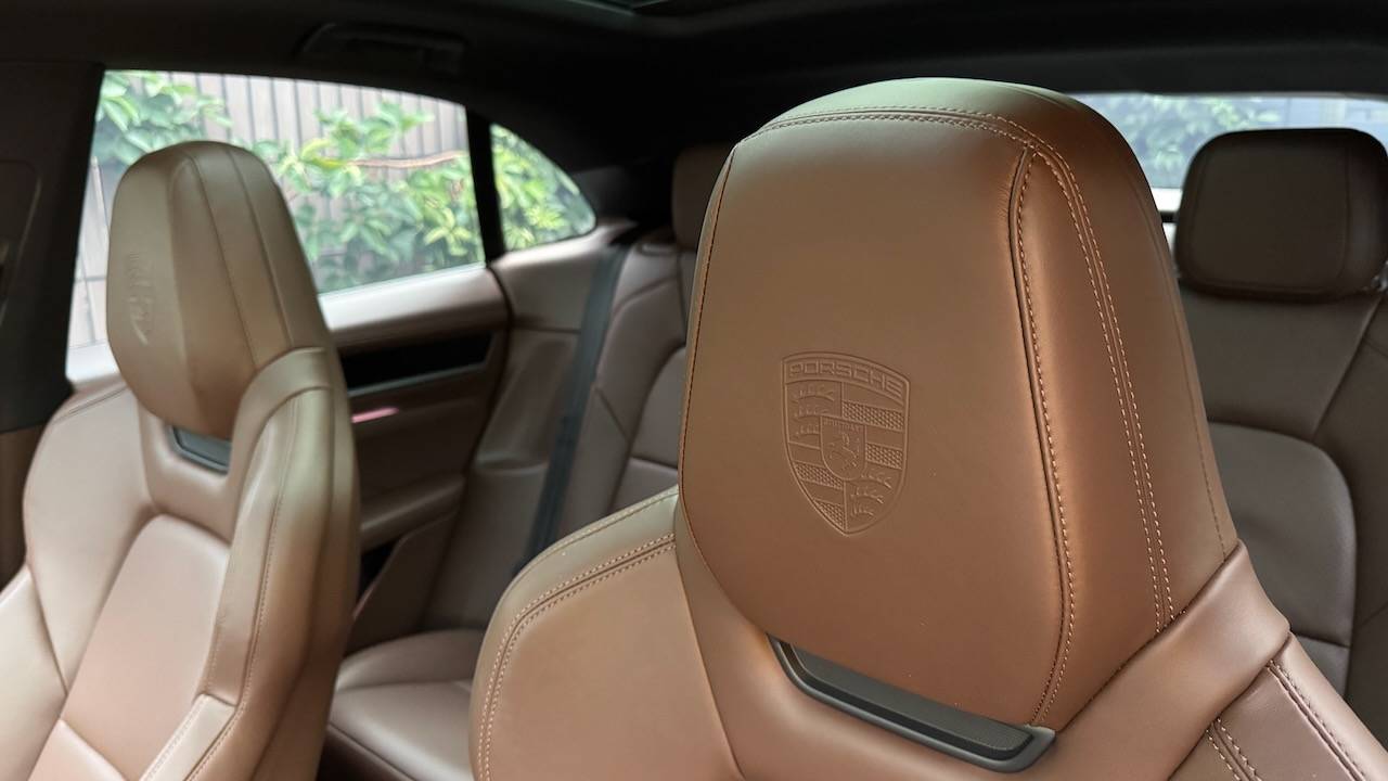 Electric Macan EV 🎨 Interior: TRUFFLE BROWN Photos Truffle Brown Interior Leather Macan EV Electric 3