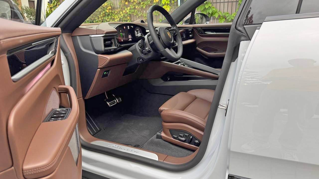 Electric Macan EV 🎨 Interior: TRUFFLE BROWN Photos Truffle Brown Interior Leather Macan EV Electric 6