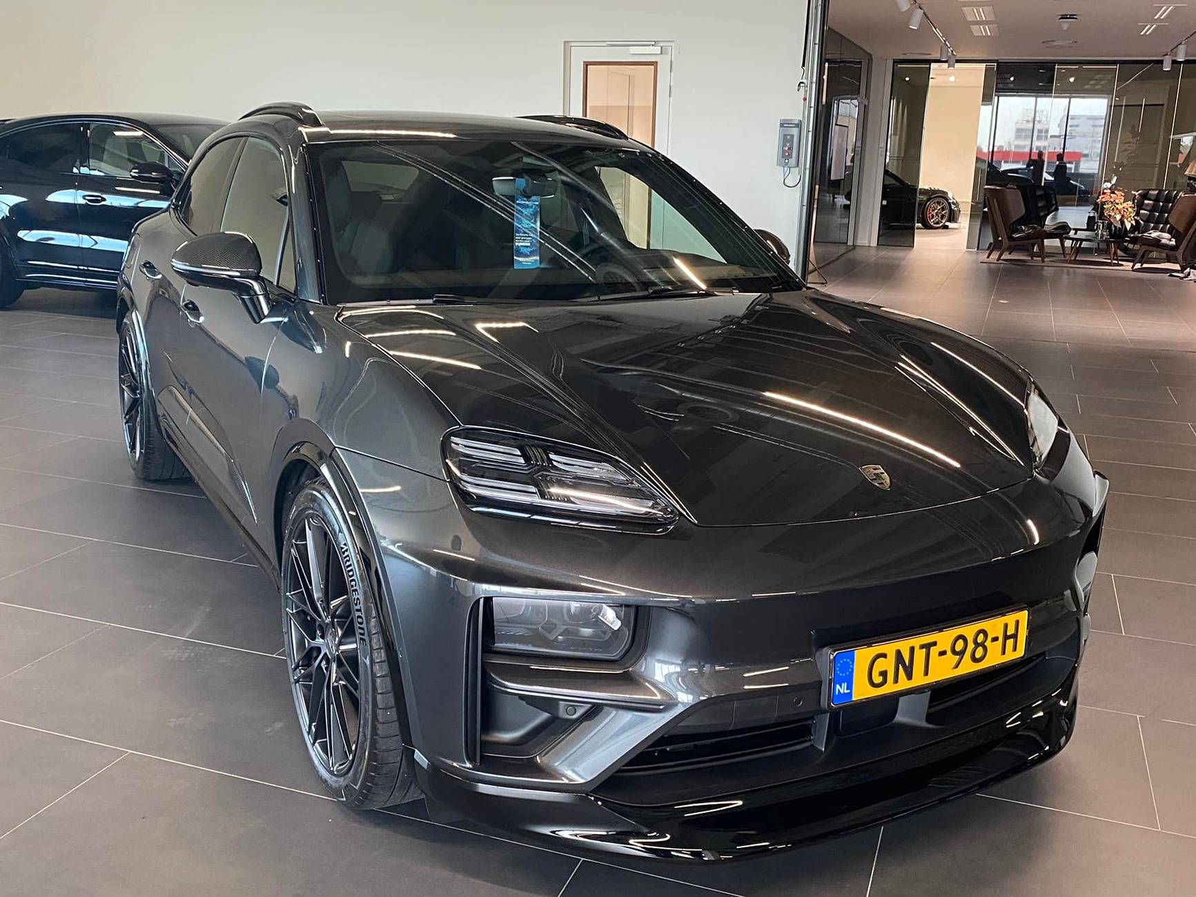 Electric Macan EV VOLCANO GREY Macan EV Photos Thread Volcano Grey Macan 4 EV 1