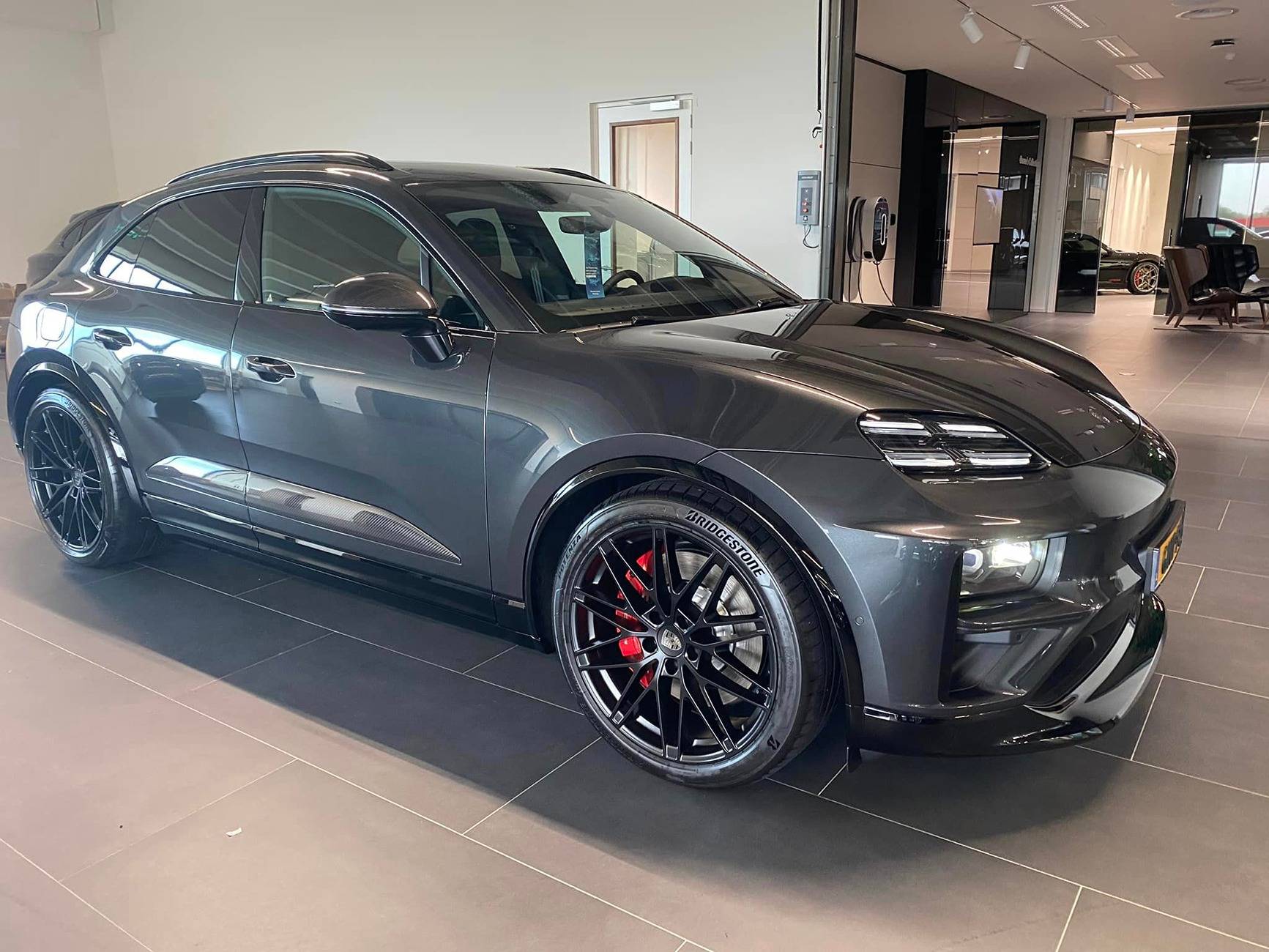 Electric Macan EV VOLCANO GREY Macan EV Photos Thread Volcano Grey Macan 4 EV 4