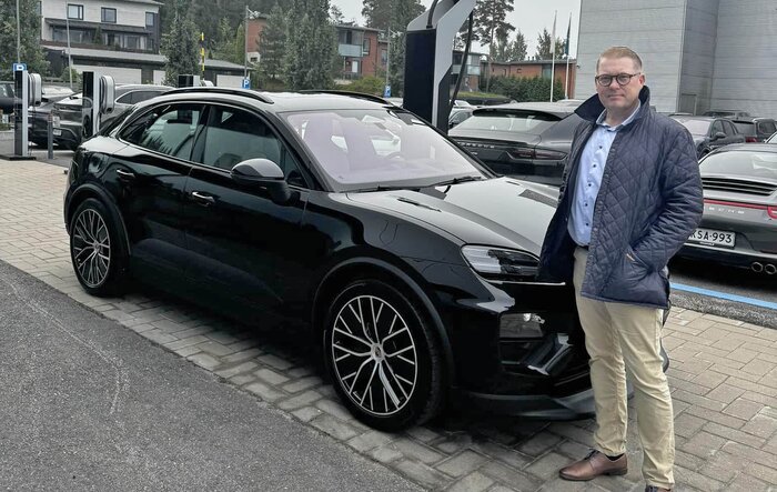 First Delivery (Customer) of Macan EV today Sep 18! 👍