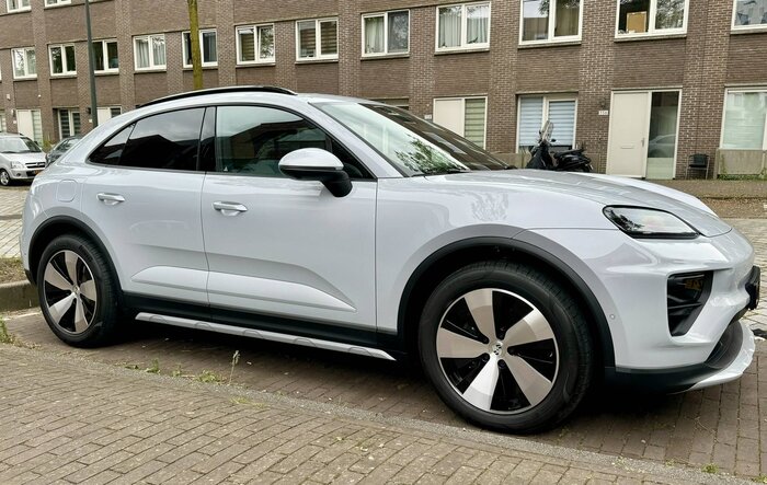 New Macan 4 EV delivery - Netherlands - Ice Gray Metallic - Offroad Pack. First Consumption Figures