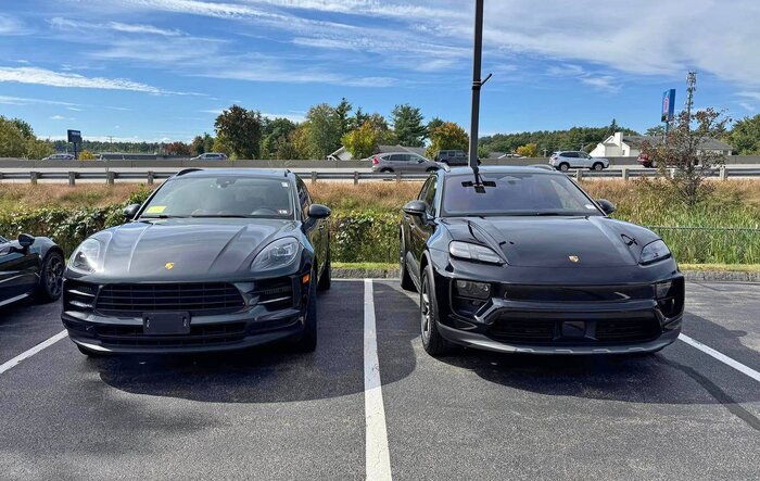 Macan 4 EV vs. ICE Macan side-by-side look