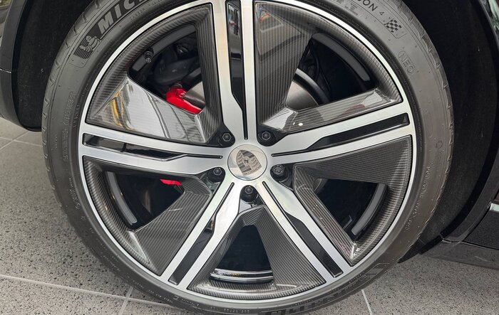 Photos: Carbon Fiber Wheels / Side Blades on Macan EV in Copper Ruby Metallic 🤩