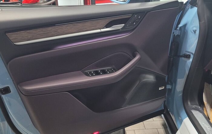 First pictures from dealer - Macan 4 EV in Frozen Blue / Blackburry interior