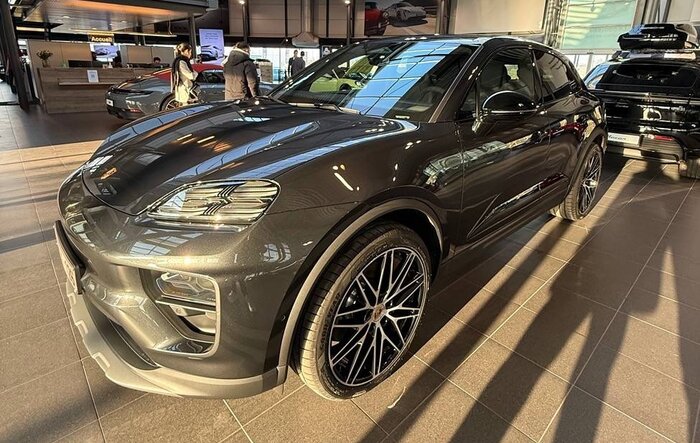 Macan 4S Volcano Grey delivery :  first opinion:-)