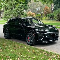 2024 Macan Turbo Canada